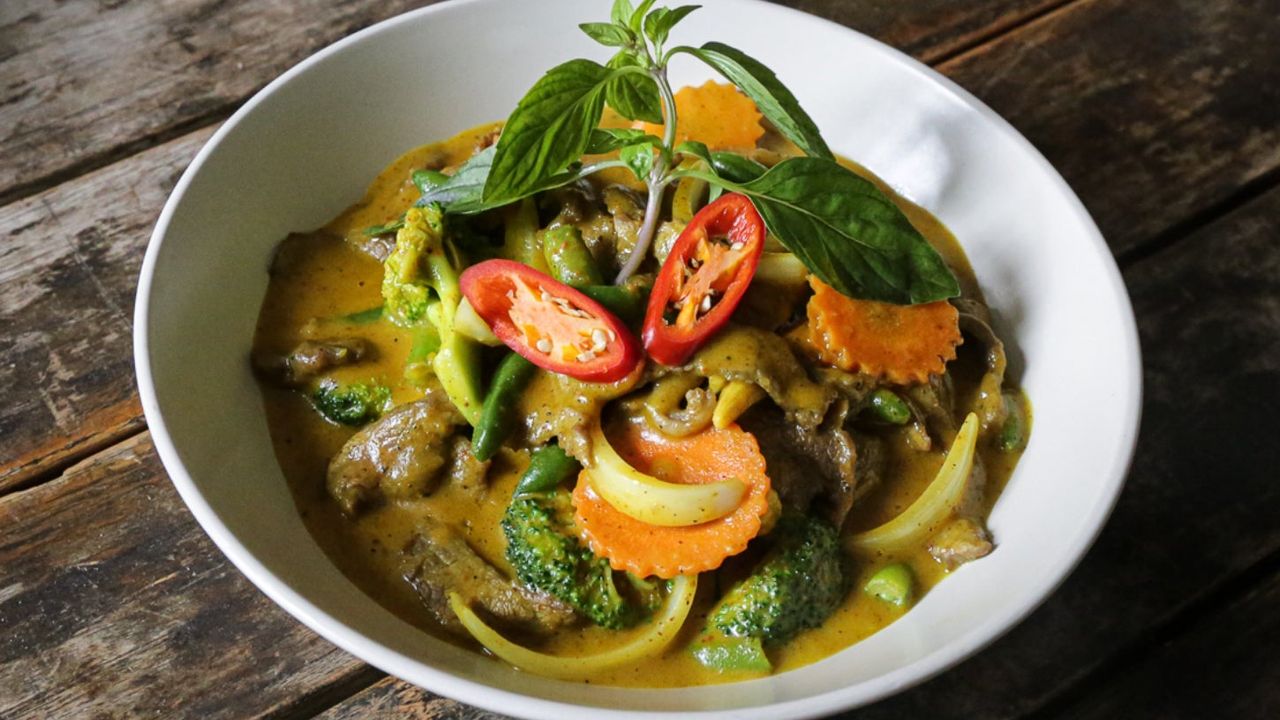 Beef Yellow Curry with Steamed Rice