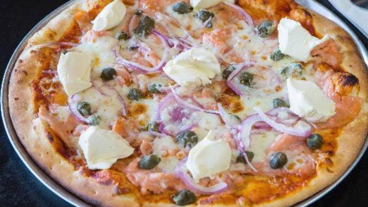 Fumo Di Salmone Pizza