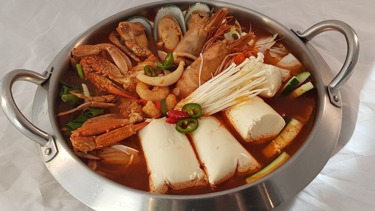 Silken Tofu and vegetables Casserole with (Pork/Seafood)