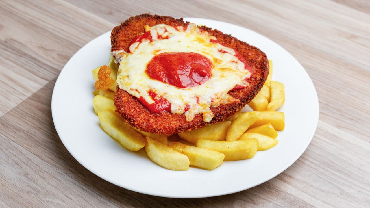 Chicken Parma with Chips & Can