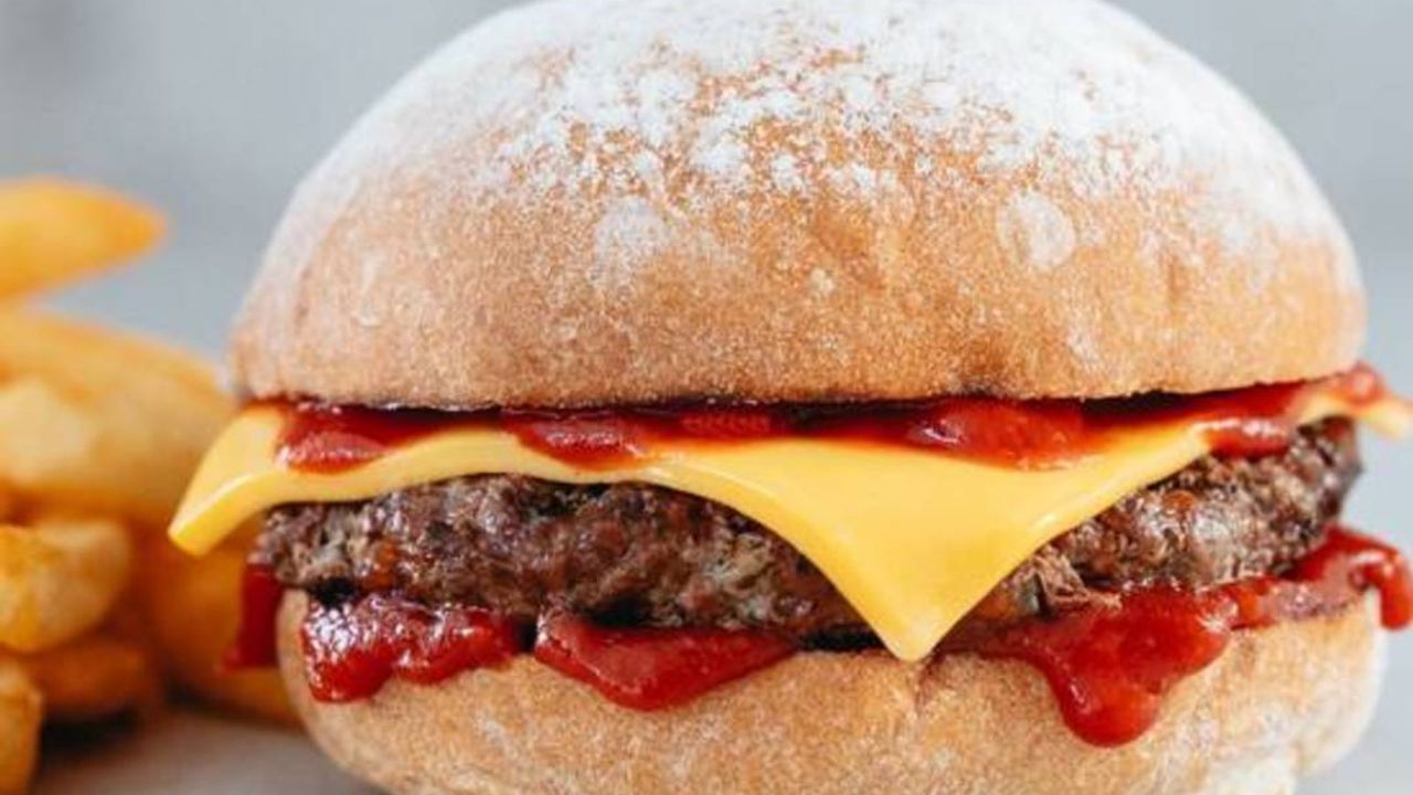 Beef Burger with Chips