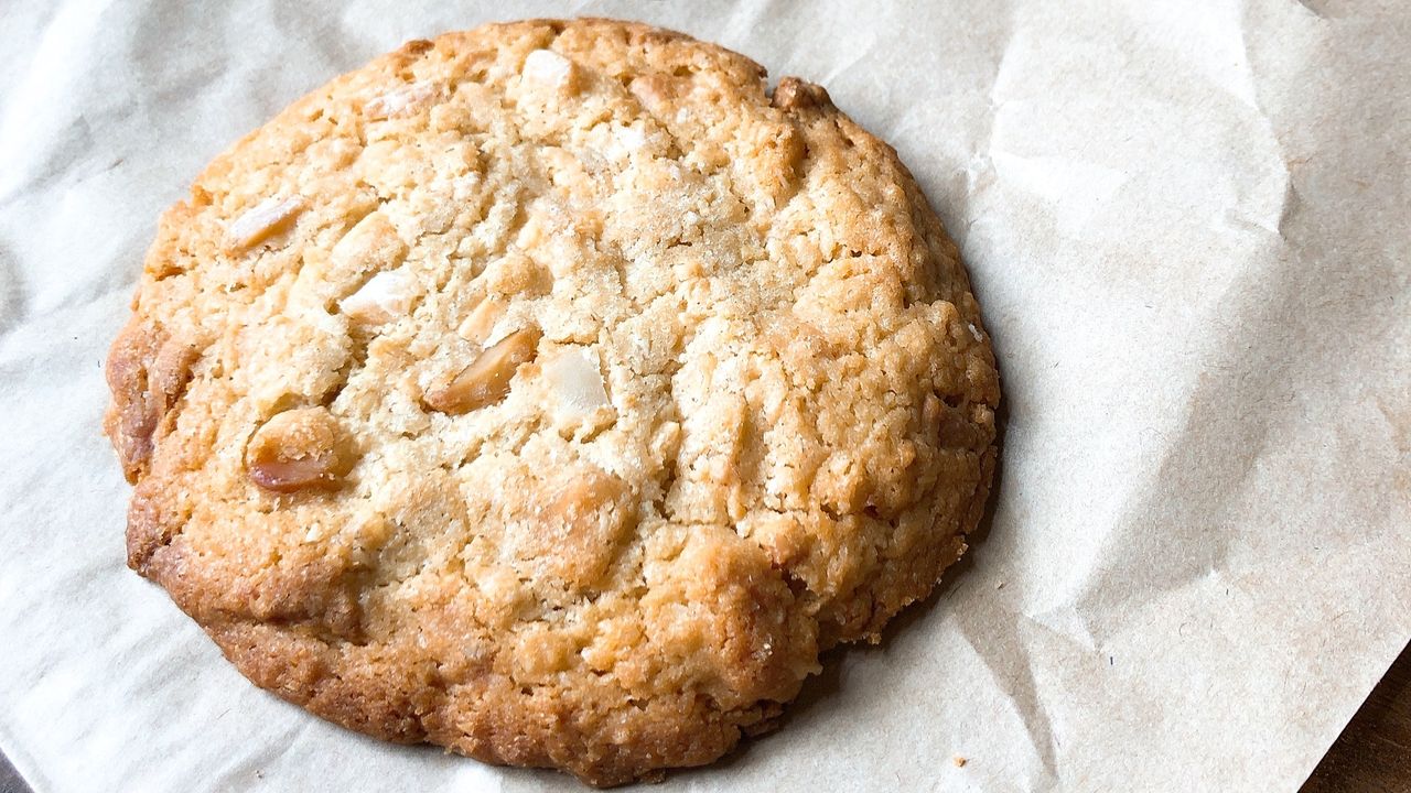 Macadamia & White Choc Cookie
