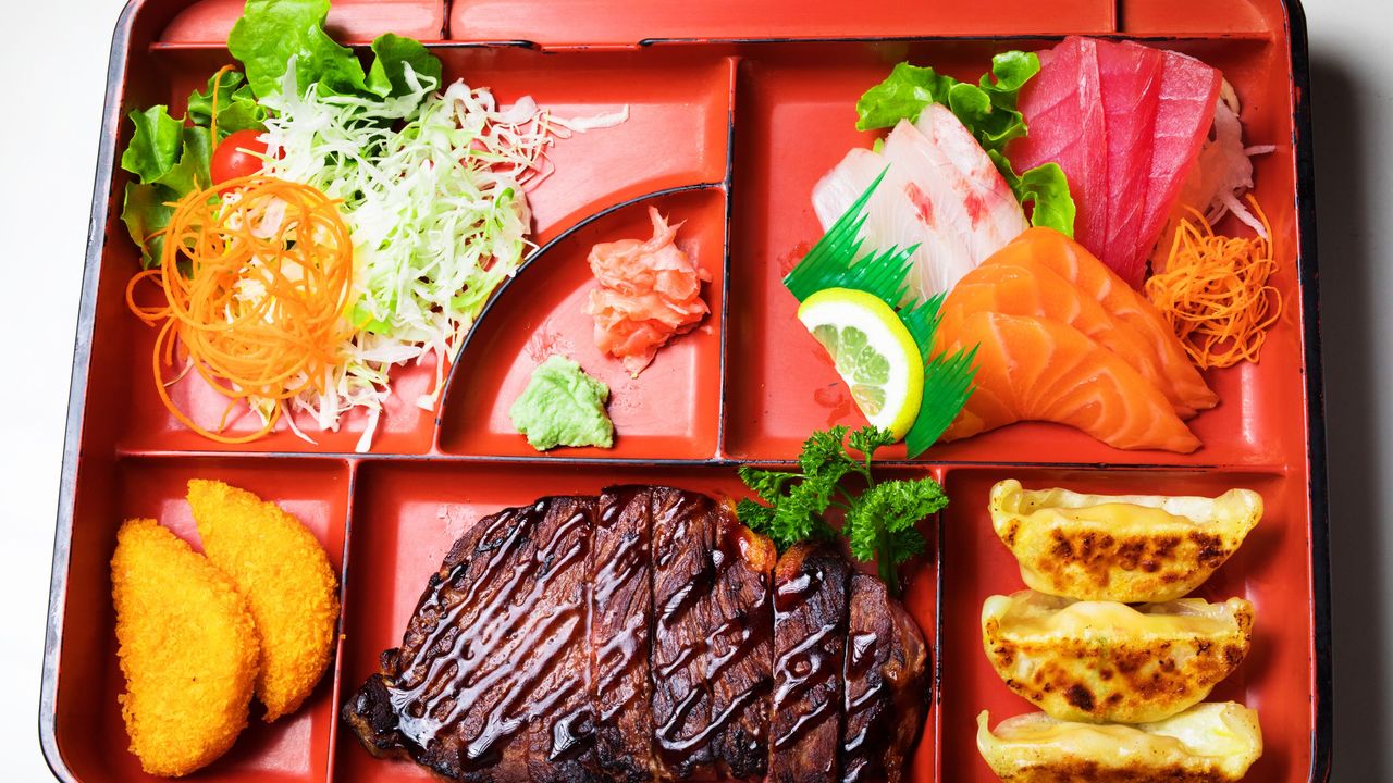 Wagyu Steak & Sashimi Box