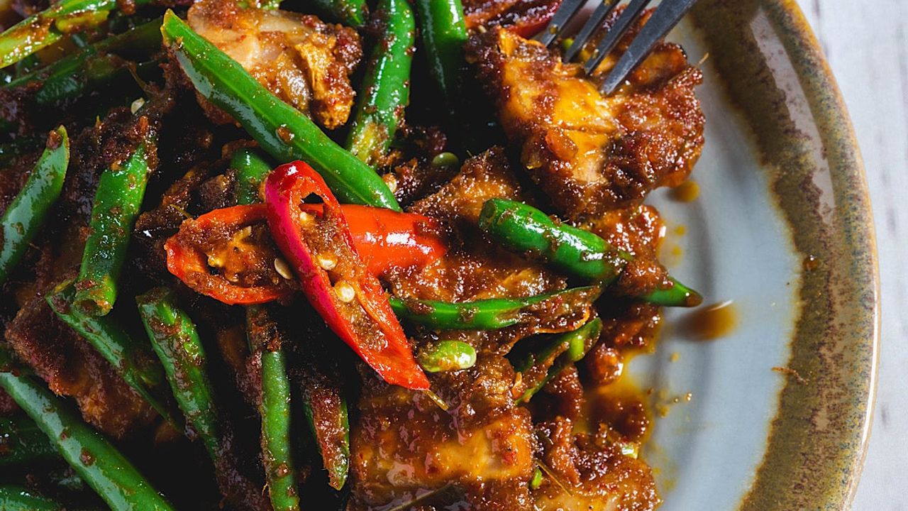 Prig-King Moo-Krob (Spicy)