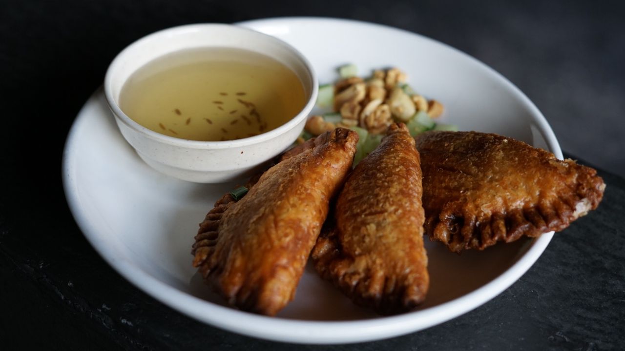 Sate Pumpkin Curry Puffs (3pc)