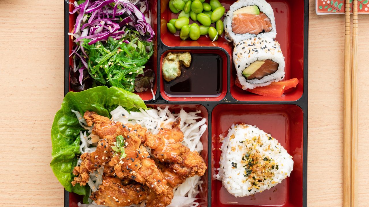 Spicy Pirikara
Mayonnaise and
Karaage Bento
Box