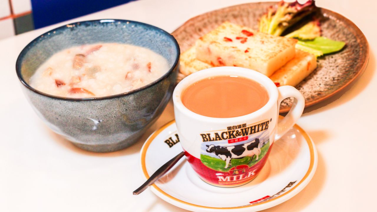 Congee with Pork & Preserved Egg with Radish Cakes (3pcs)