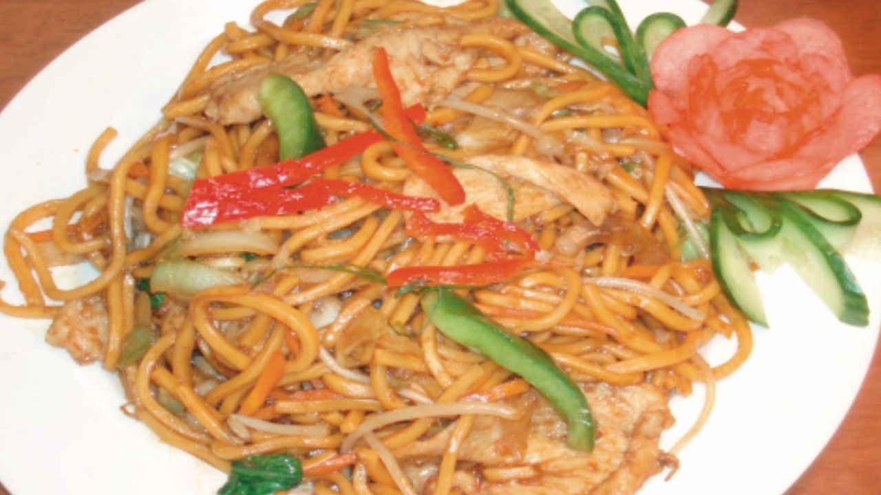 19. Garlic Chicken Noodles