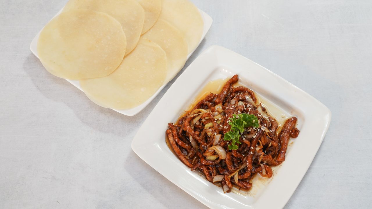 Peking Style Shredded Pork with Pancake (6)