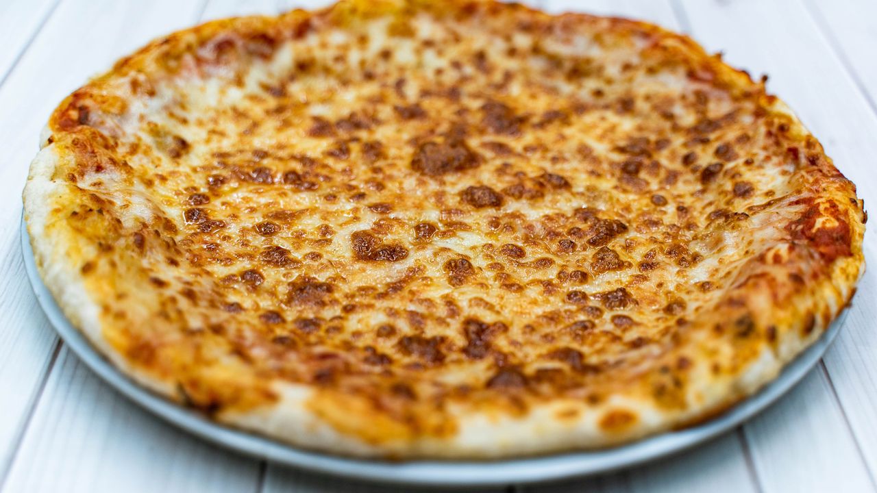 Napolitana Pizza (Halal)