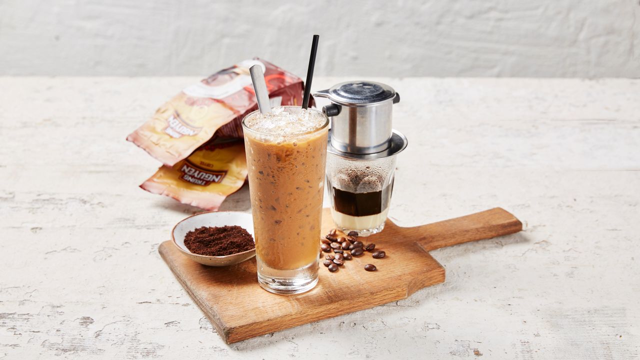 Vietnamese Iced Coffee / Cà Phê Sữa Đá