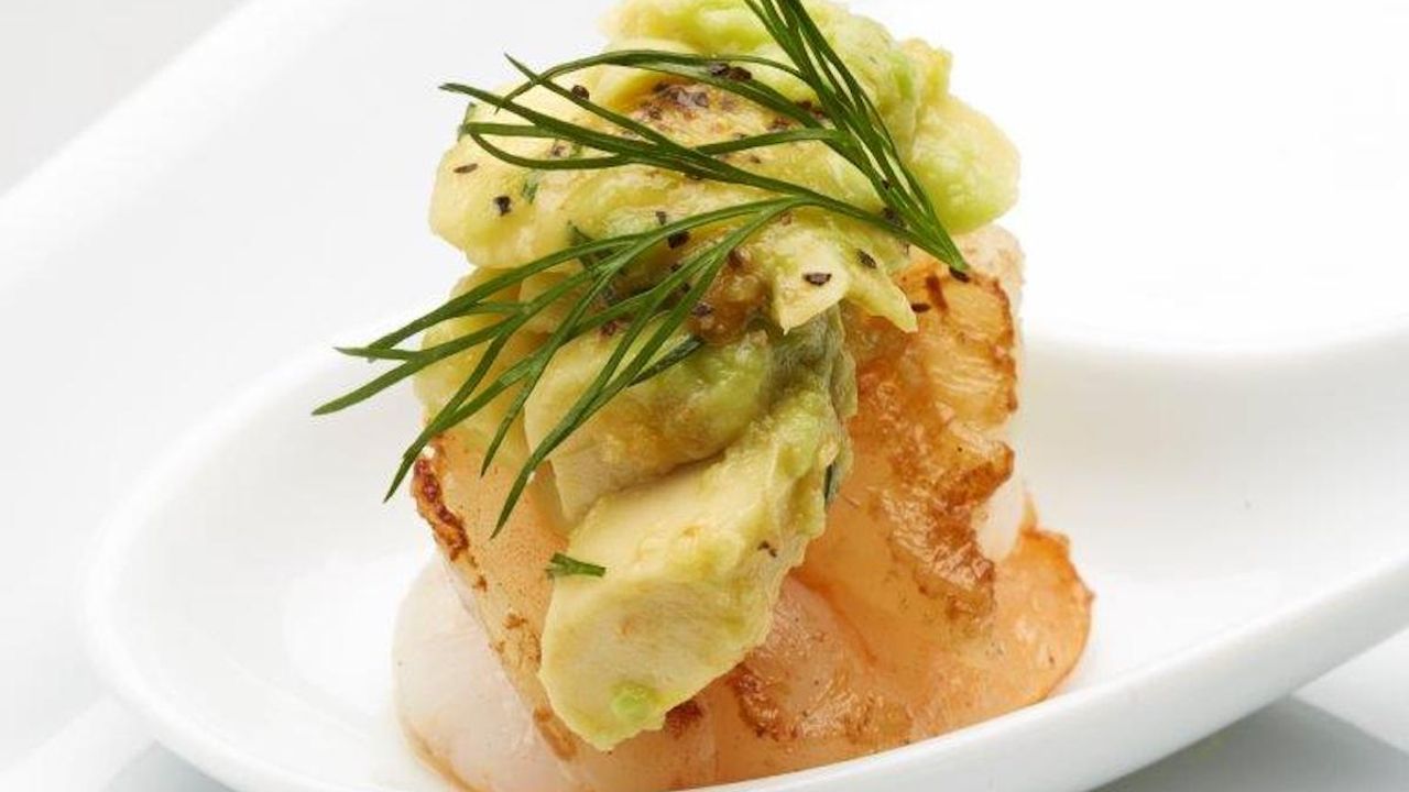 Seared Prawn Tail on a Spoon with Spicy Guacamole (gf)