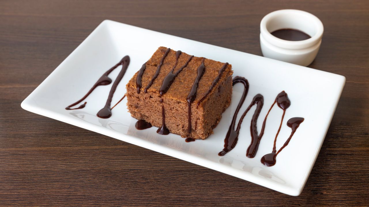 Brownie with Hot Chocolate Sauce (V)