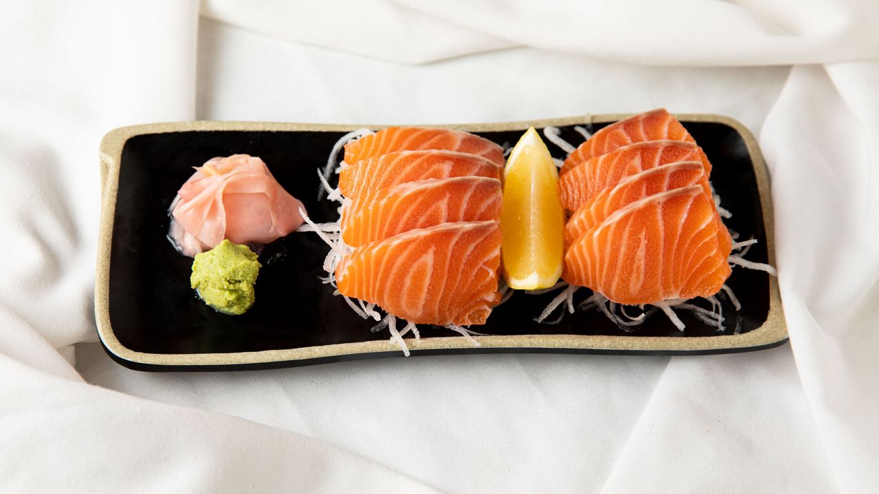 Salmon Sashimi (8 Pcs.)