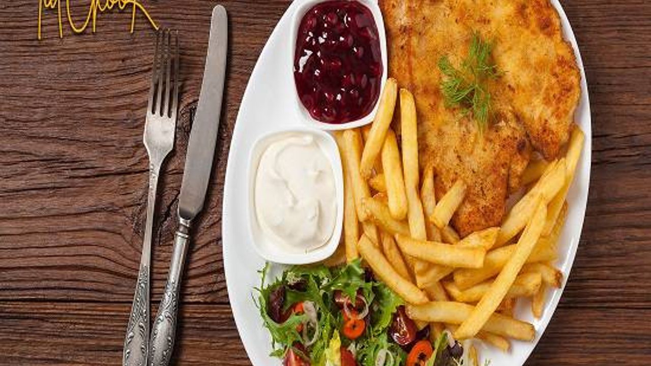 Schnitzel, Chips and Can of Drink