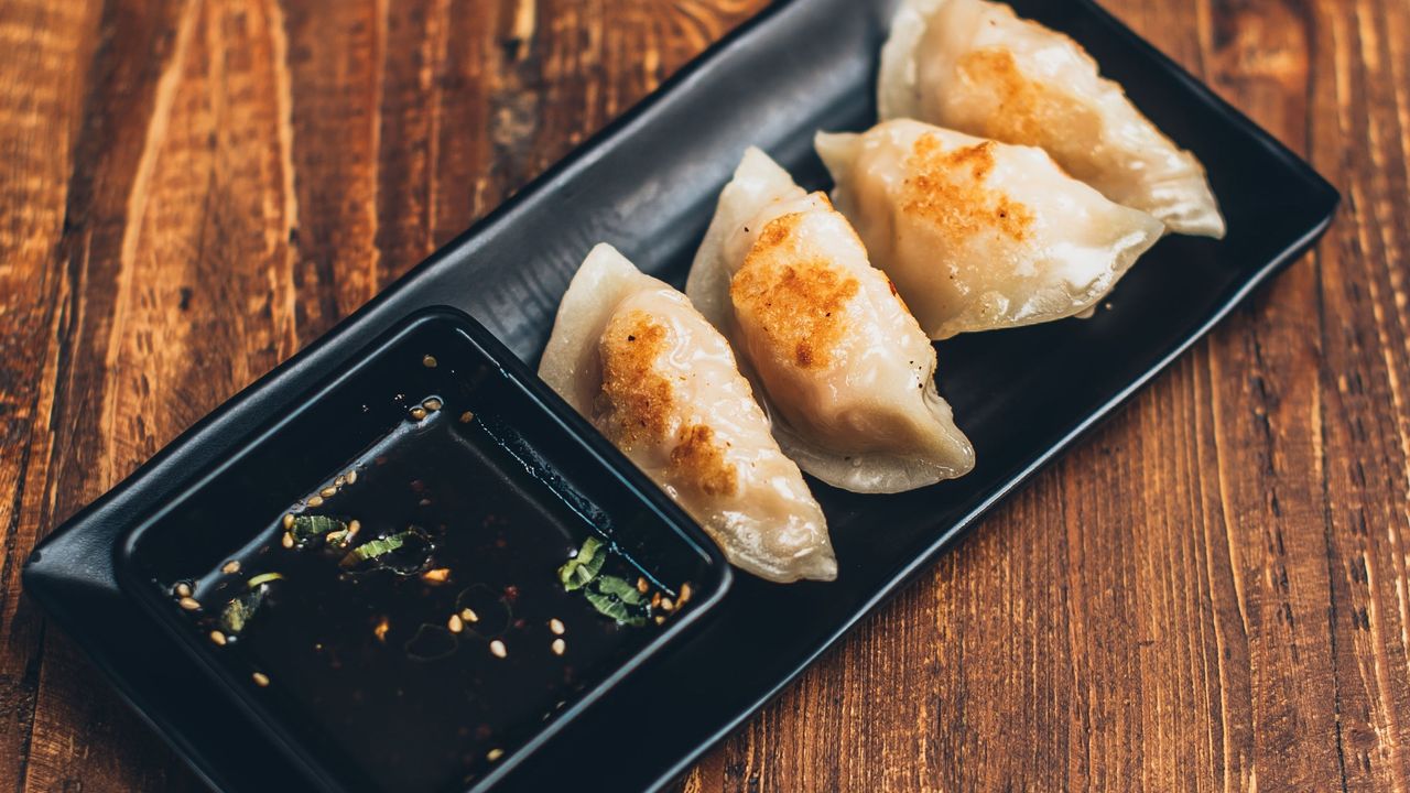 Pork and Vegetable Pan Fried Dumplings (4pcs)