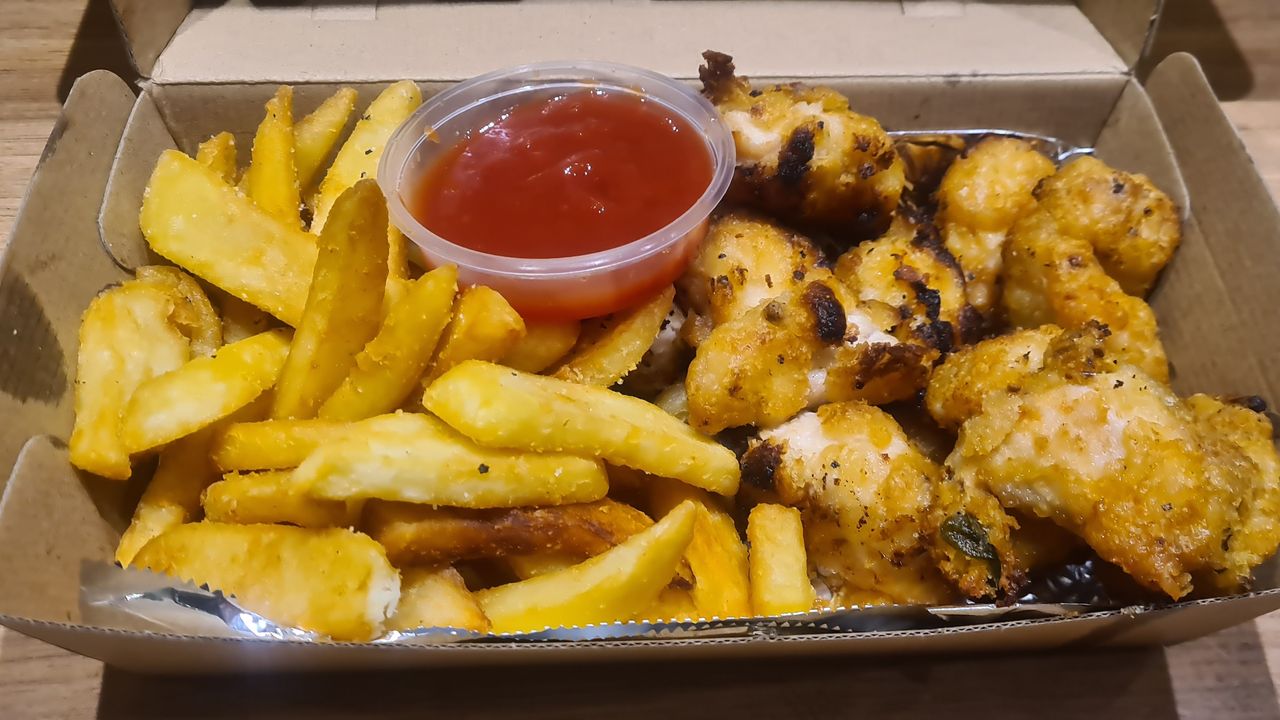 Kids' Popcorn Chicken & Chips