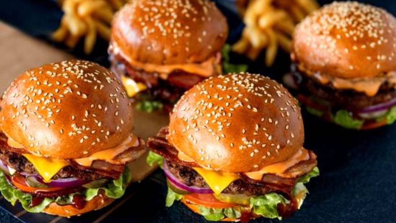 BURGER FEAST