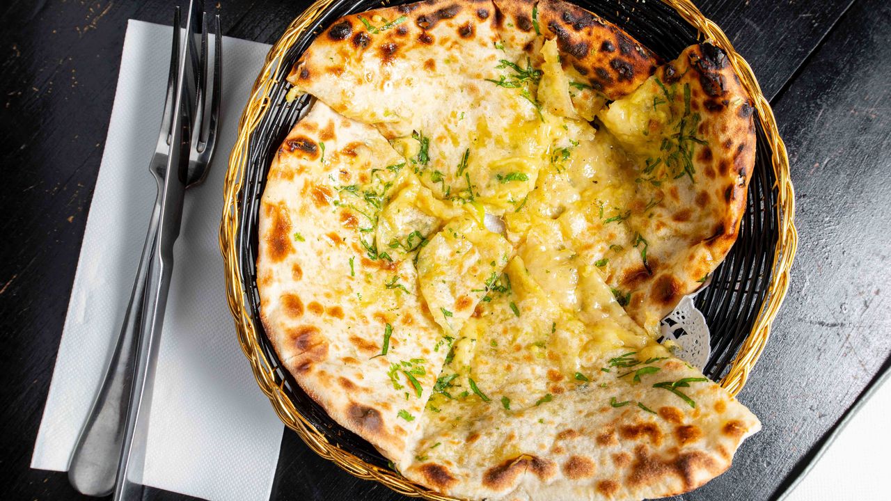 Cheese & Garlic Naan