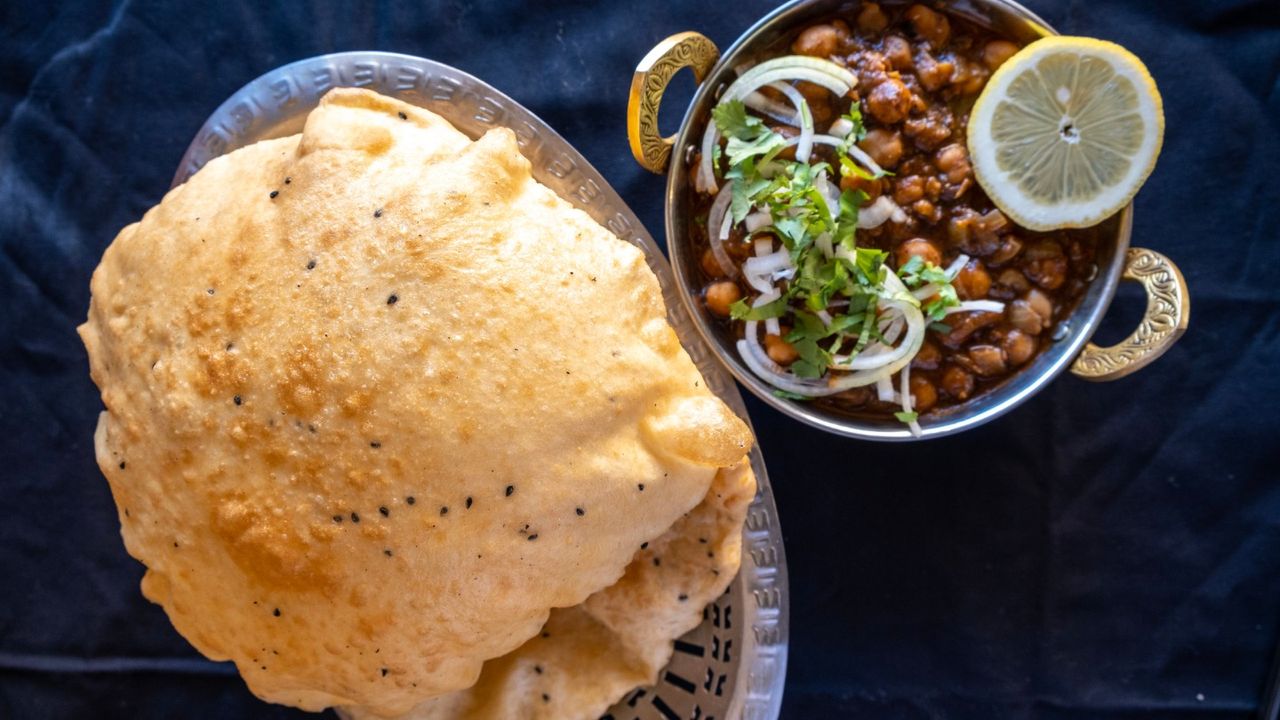 Punjabi Chole Bhature (V)