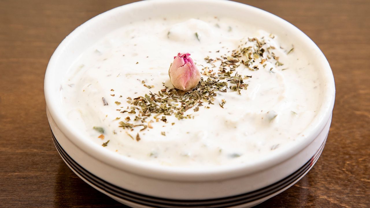 Mast o Khiar (Yoghurt Dip)