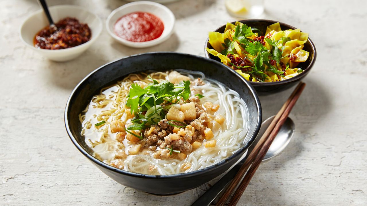 H2. Wonton Noodle Soup / Mì Hoành Thánh