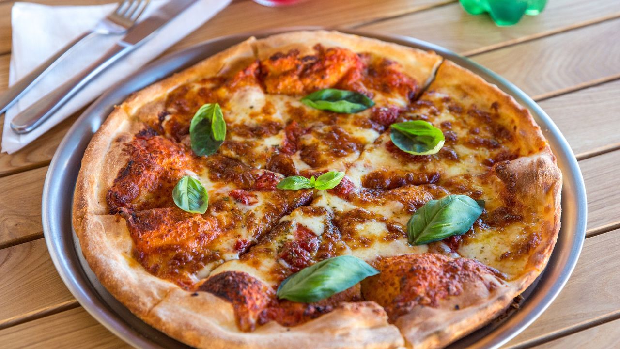 Margherita Pizza (V)
