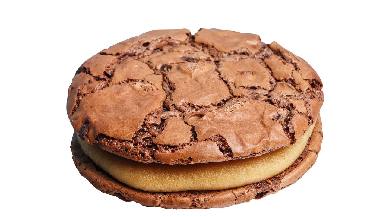Fudge Cookie with Peanut Butter Ganache