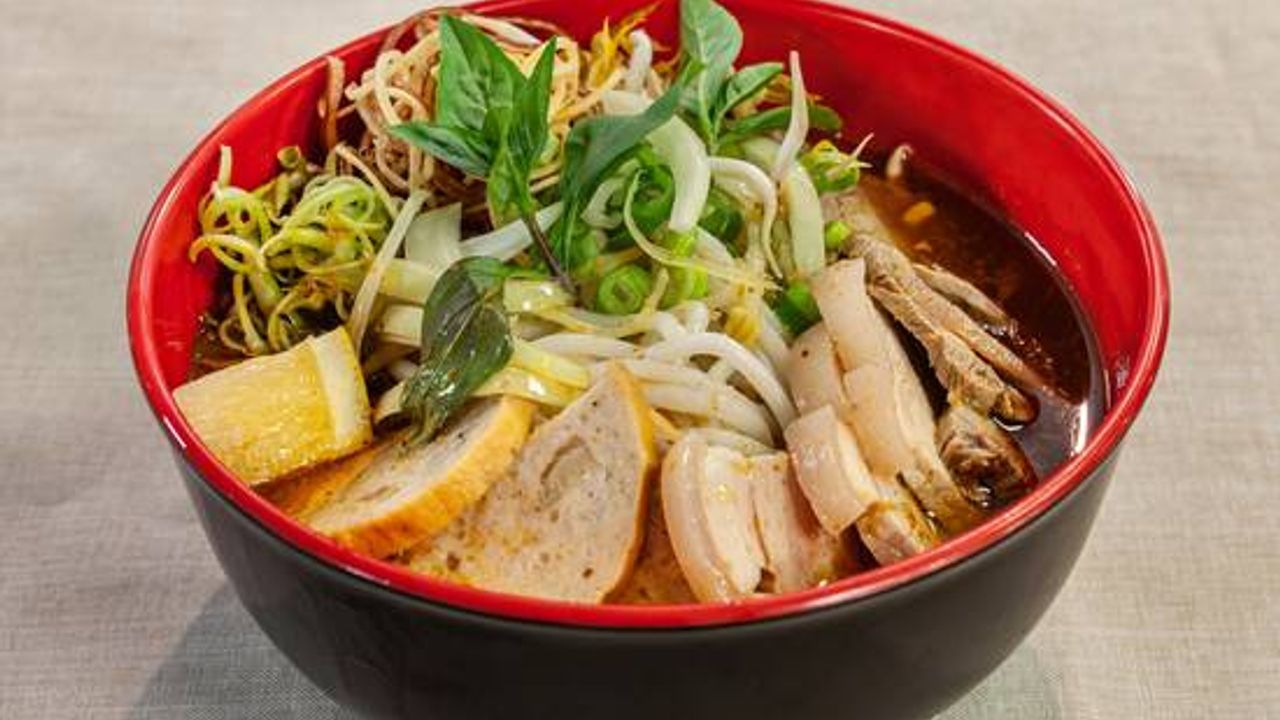 Spicy Beef Noodle Soup (Bun Bo Hue)