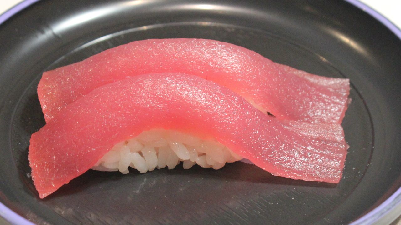 Tuna sushi 2pcs