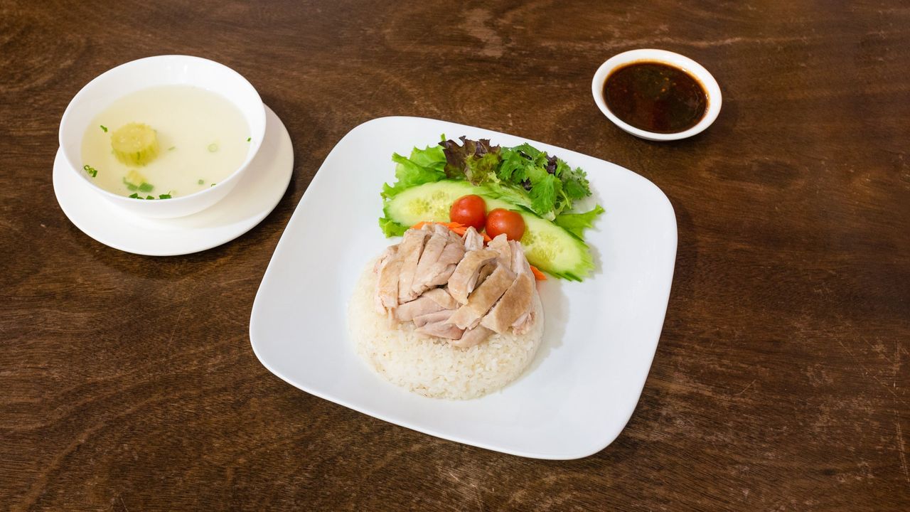 Chicken Rice (Hainanese Chicken Rice)