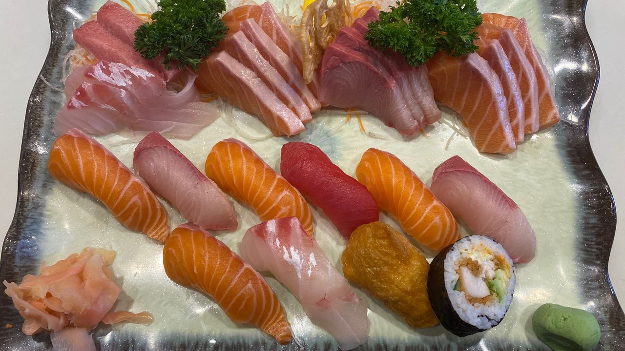Sushi & Sashimi Combination Delux