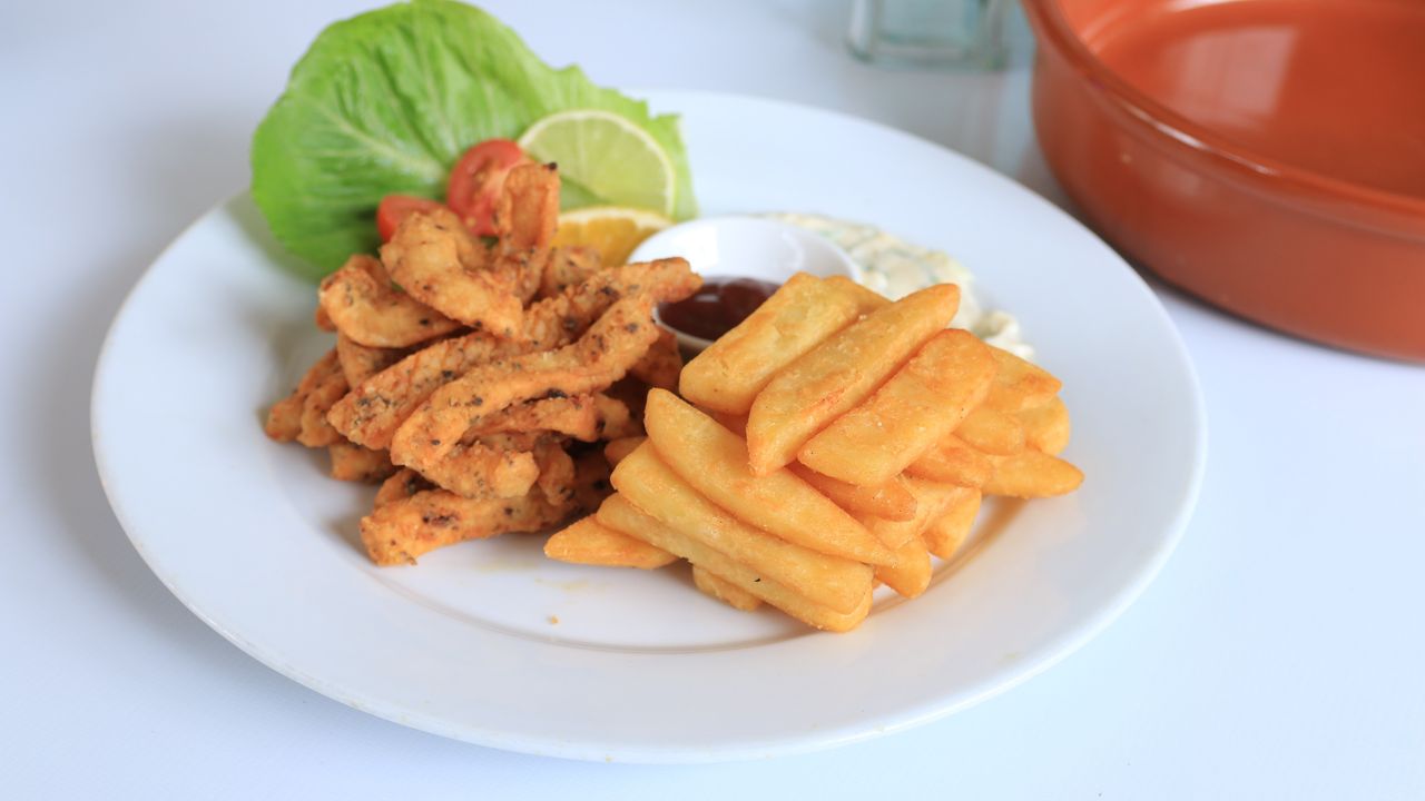 E33. Calamares W/chips