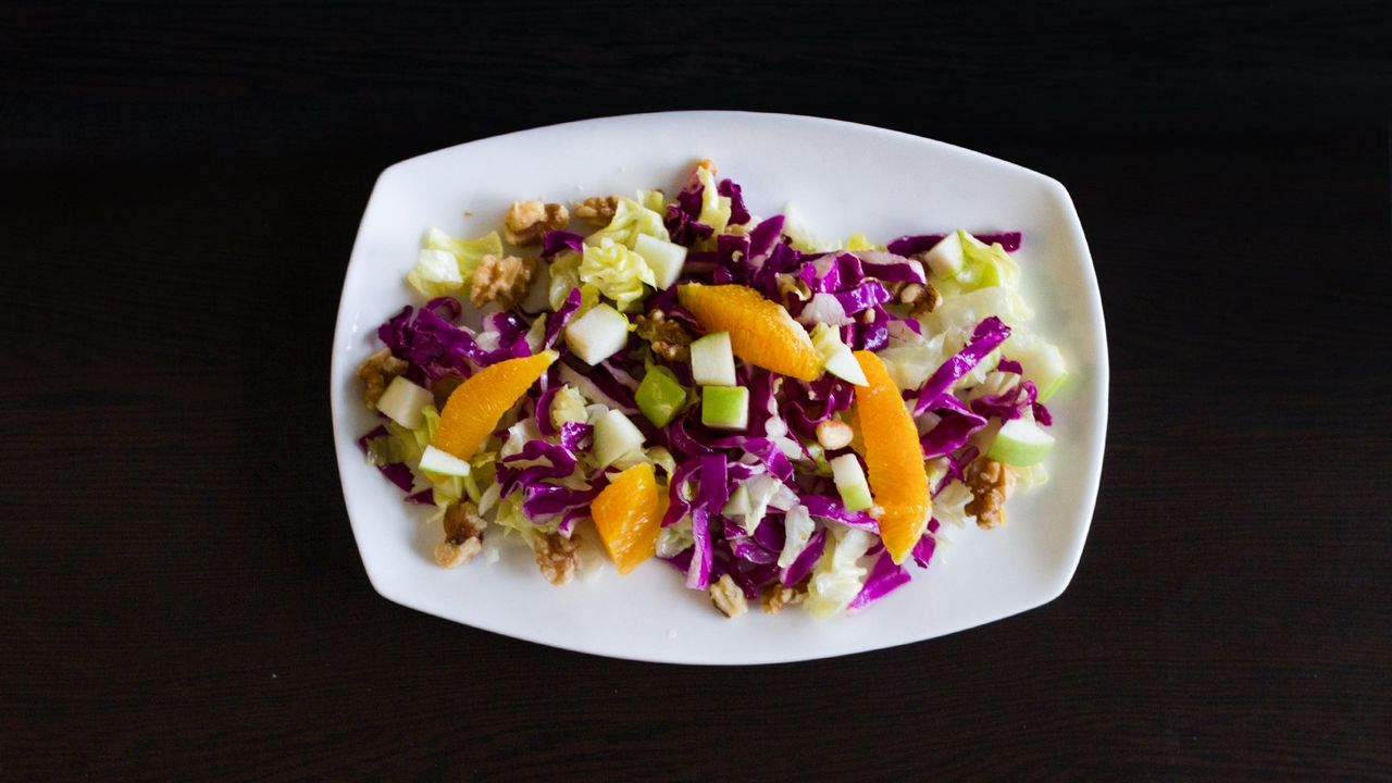 Red Cabbage, Iceberg, Apple, Walnuts & Orange Salad (V) (GF)