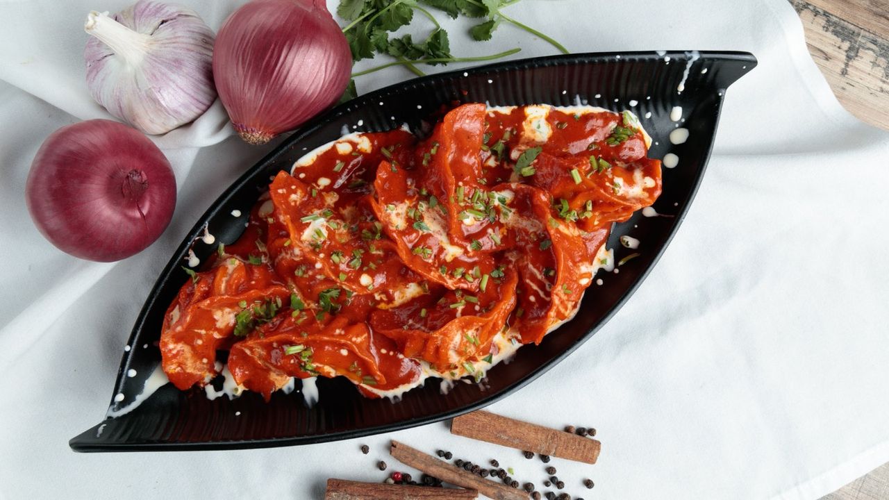 Butter Chicken Momos