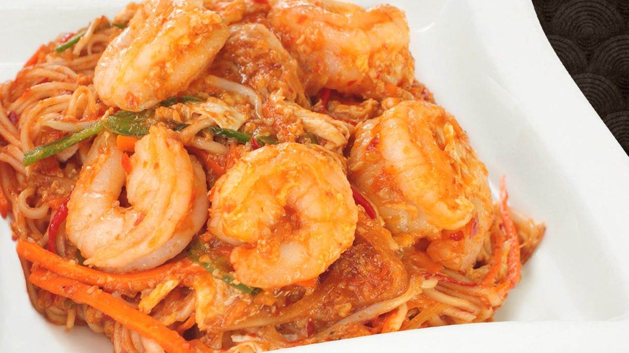 Chilli Stir Fried Noodle with Egg & Prawn