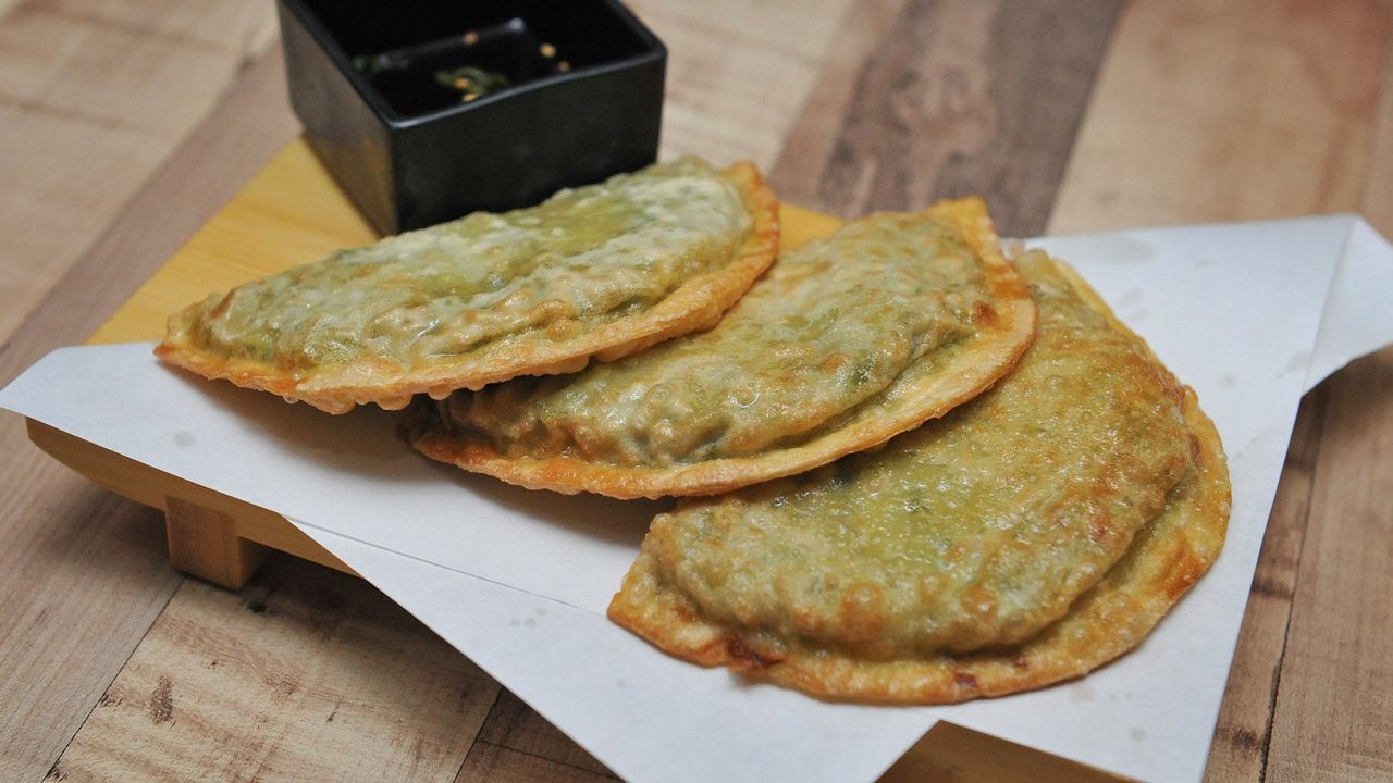 Pan fried flat dumpling (Vegetarian)