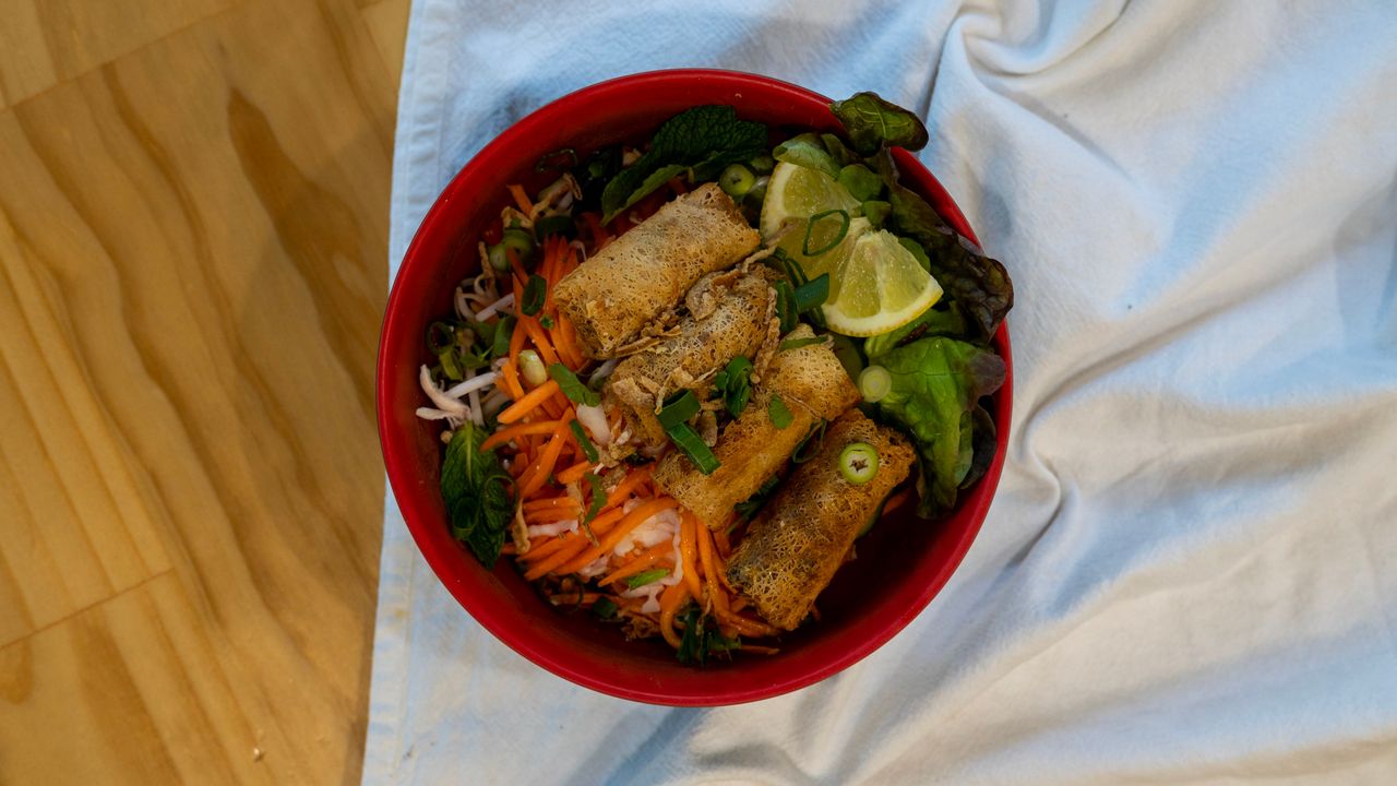 Vegetarian Spring Roll Noodle Salad (Vg)