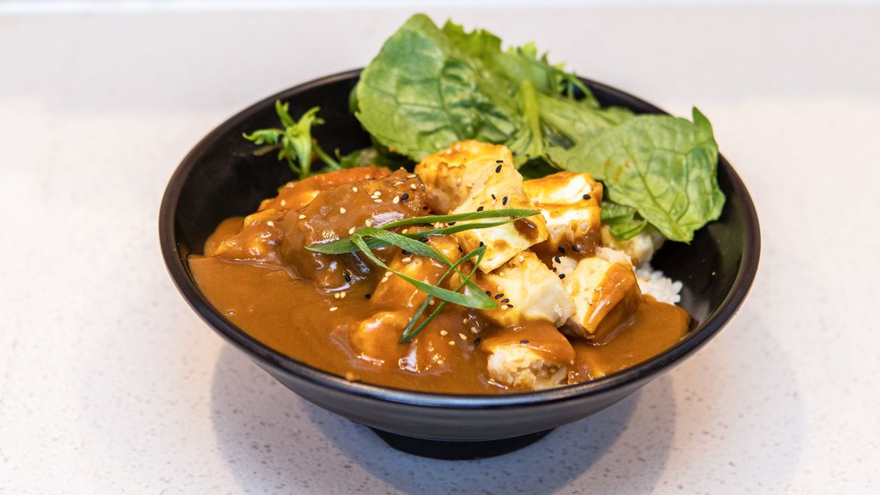Curry Tofu Donburi (V)
