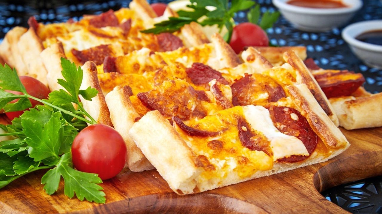Sucuklu Pizza