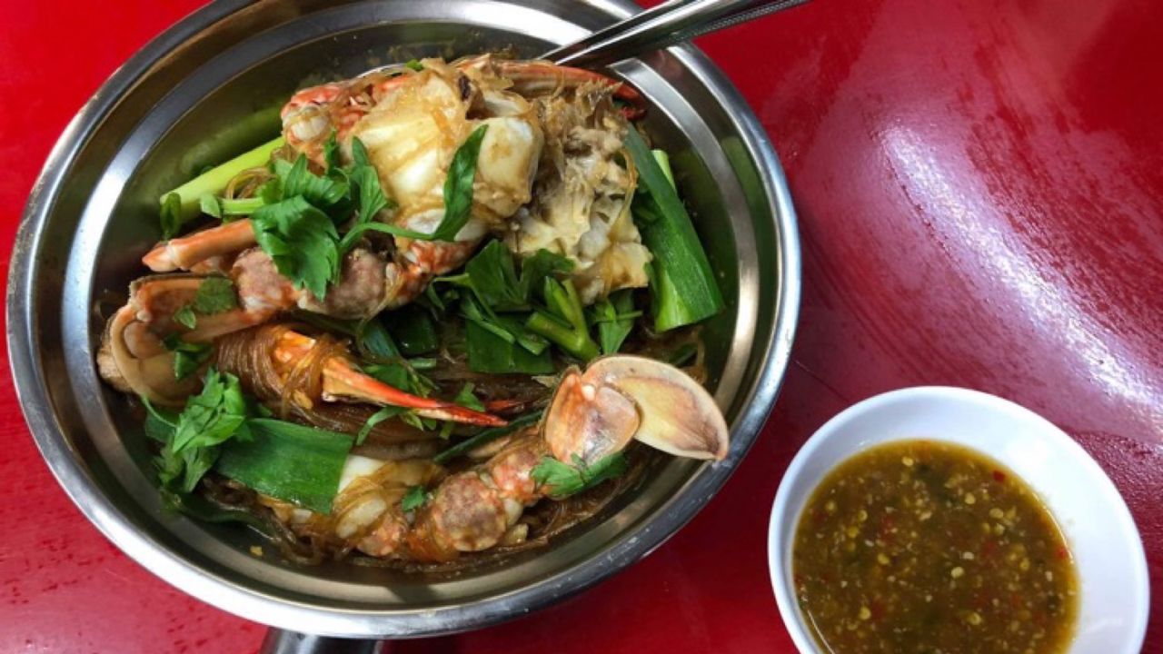 Casseroled blue crab ปูอบวุ้นเส้น
