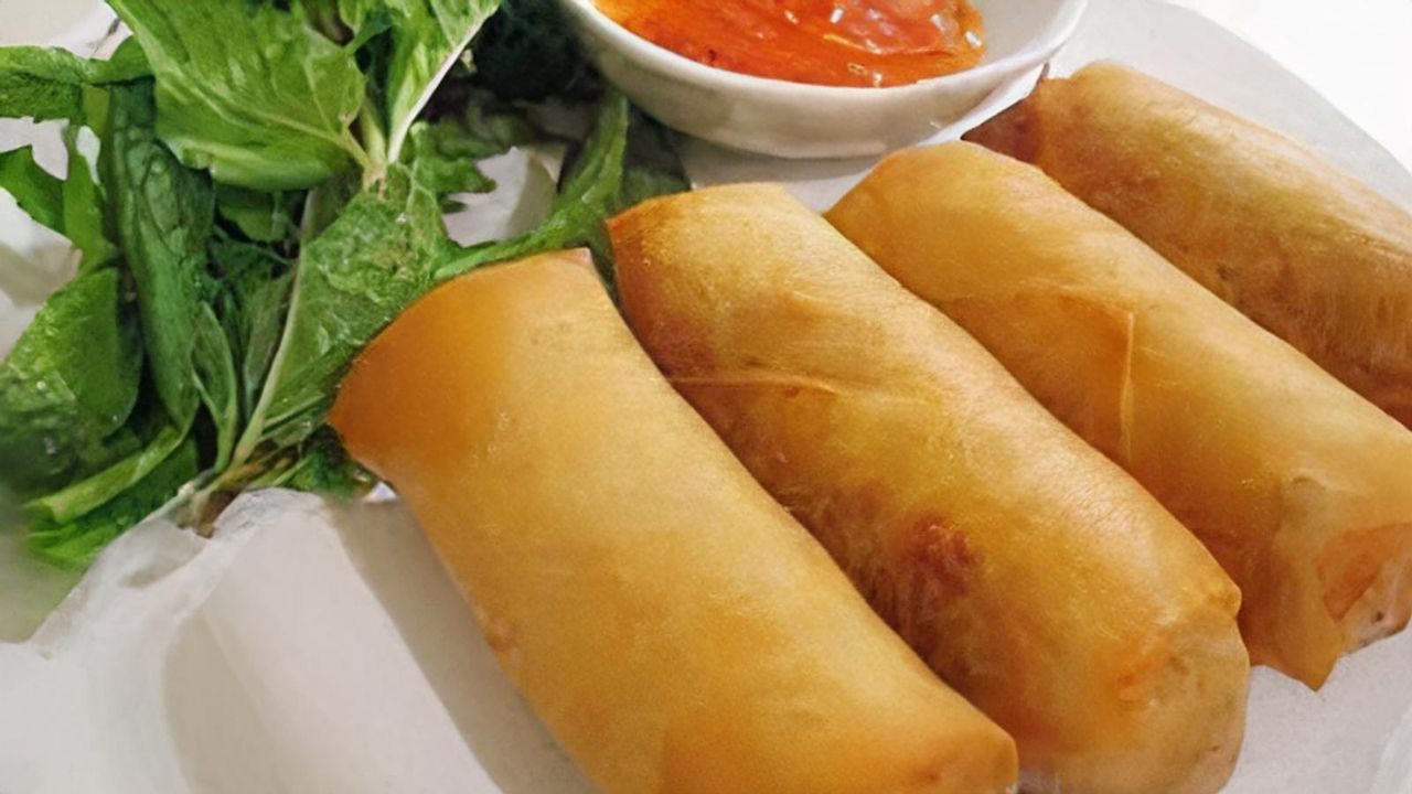 1. Spring Rolls (4 pieces)