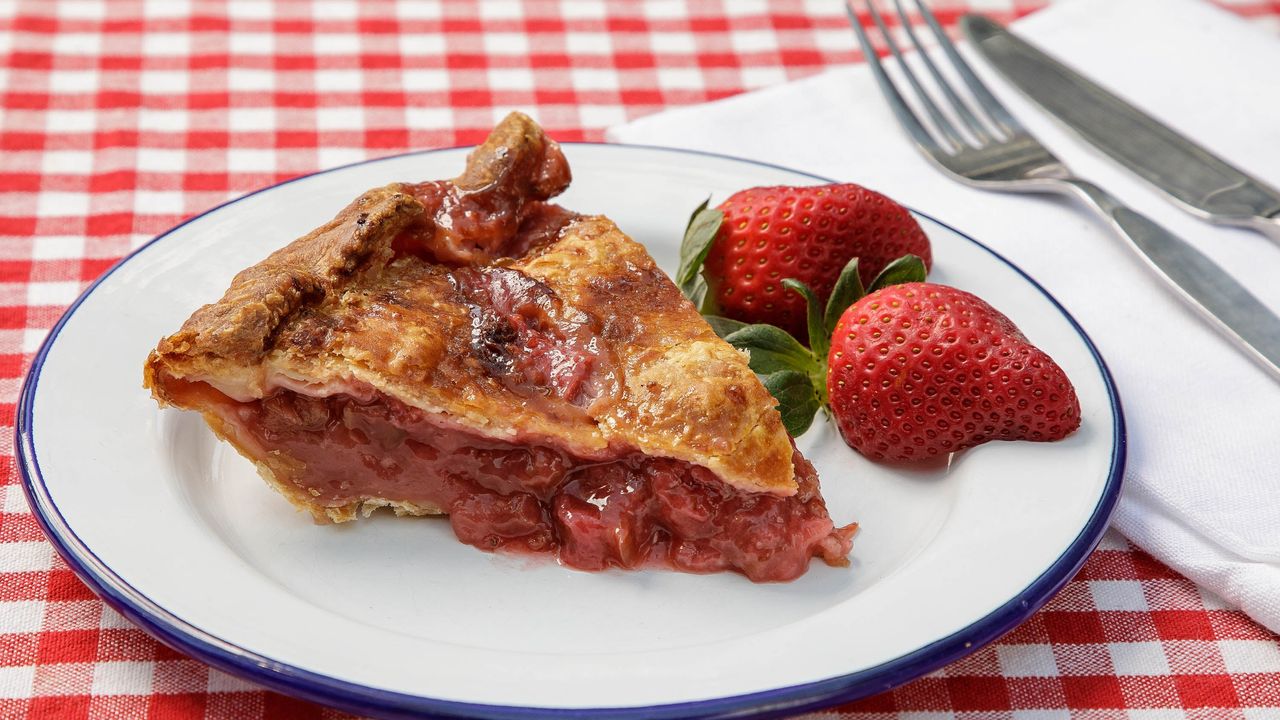 Strawberry and Rhubarb Pie