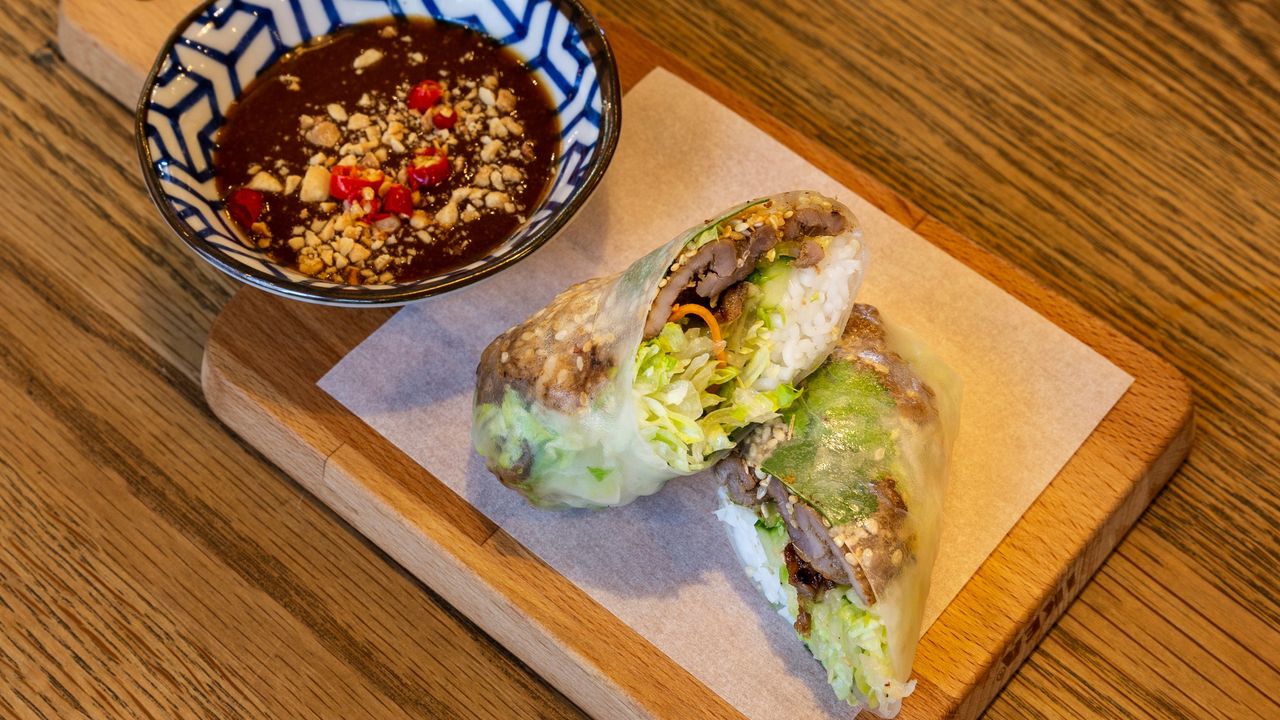 Lemongrass Beef Rice Paper Rolls (1 Piece)