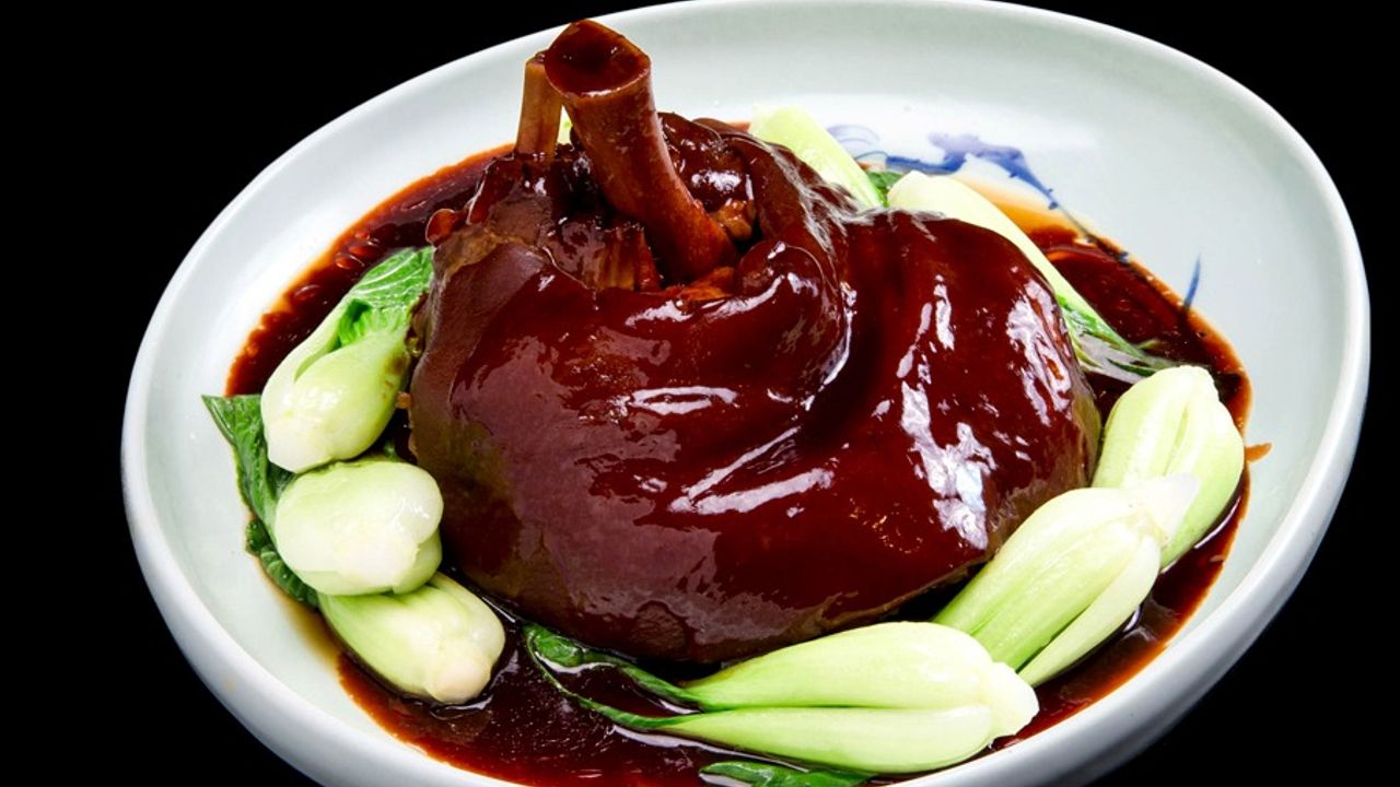 L02. Slow-Braised Pork Hock with Soya Sauce & Star Anise