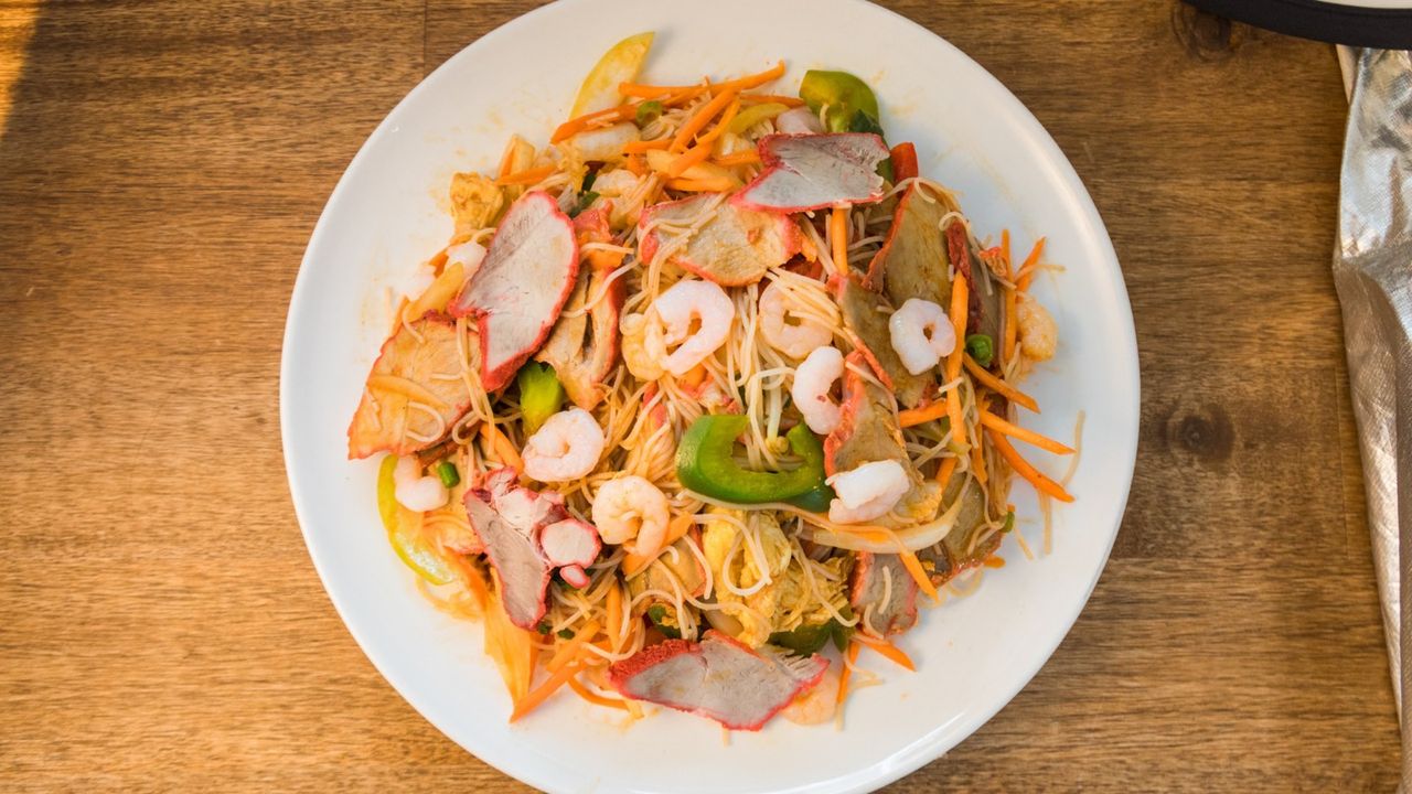 5. Singapore Noodles