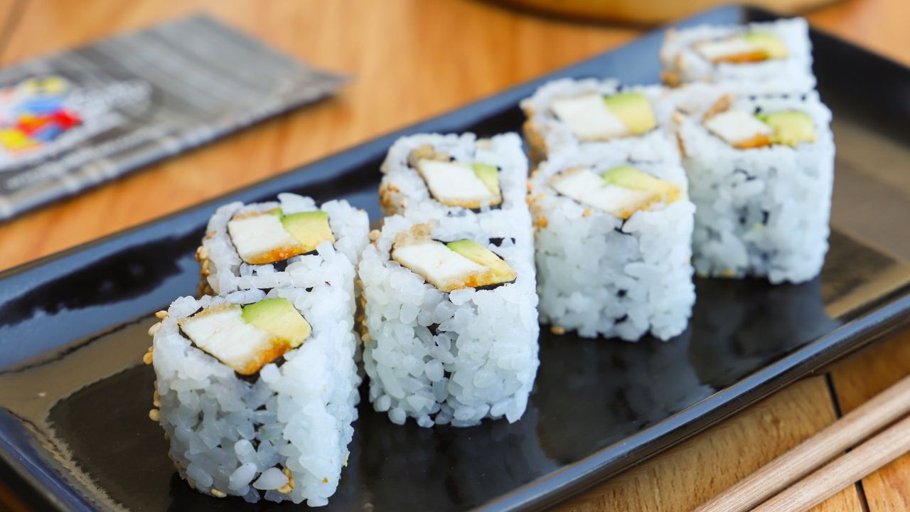 Chicken & Avocado Roll (8 Pieces)