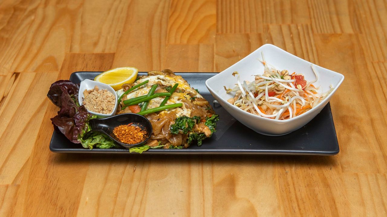 Pad Si Ew and Som Tum Salad