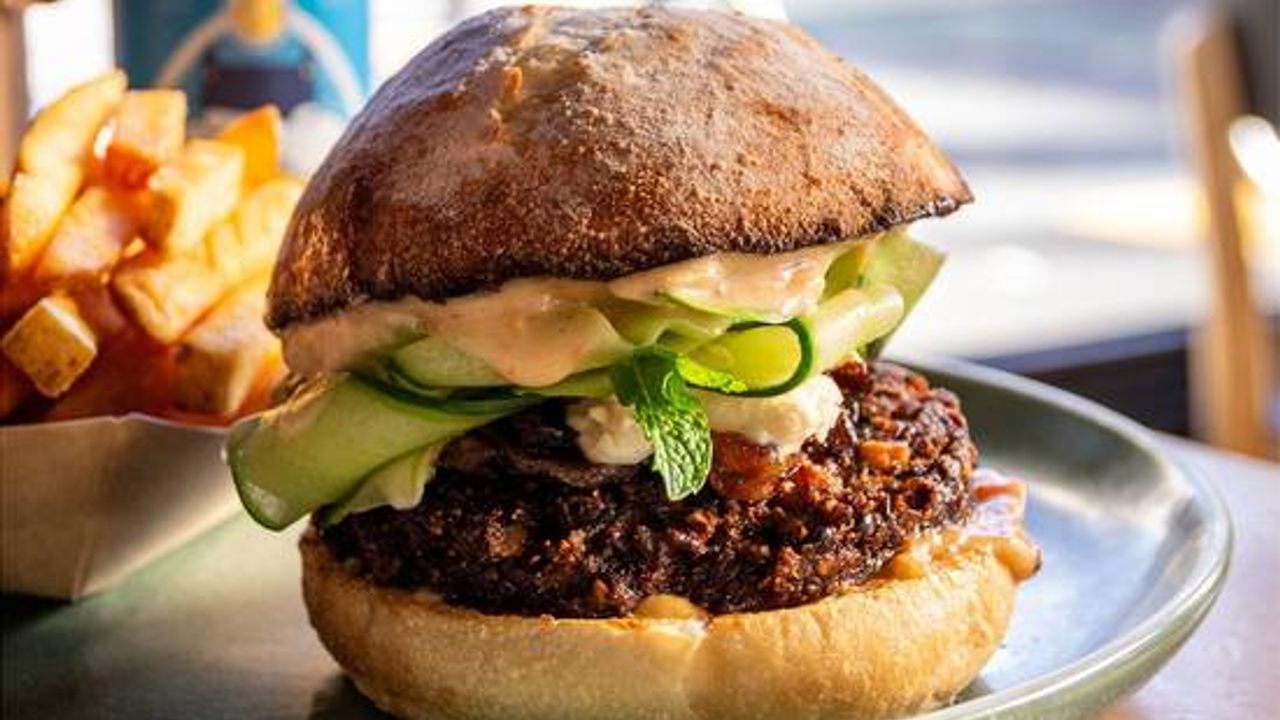 Mediterranean Lentil Burger (V)