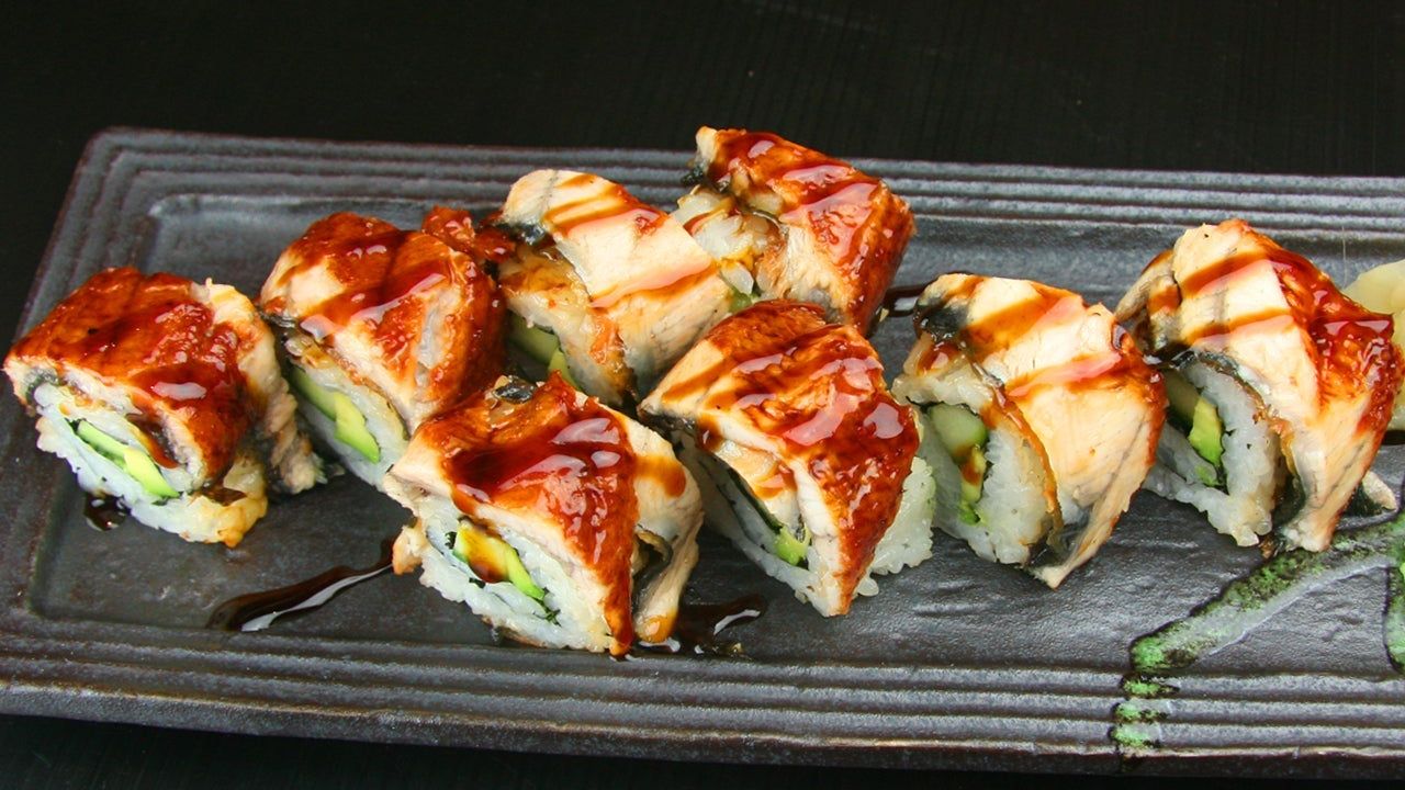Dragon Roll - 8 Pieces